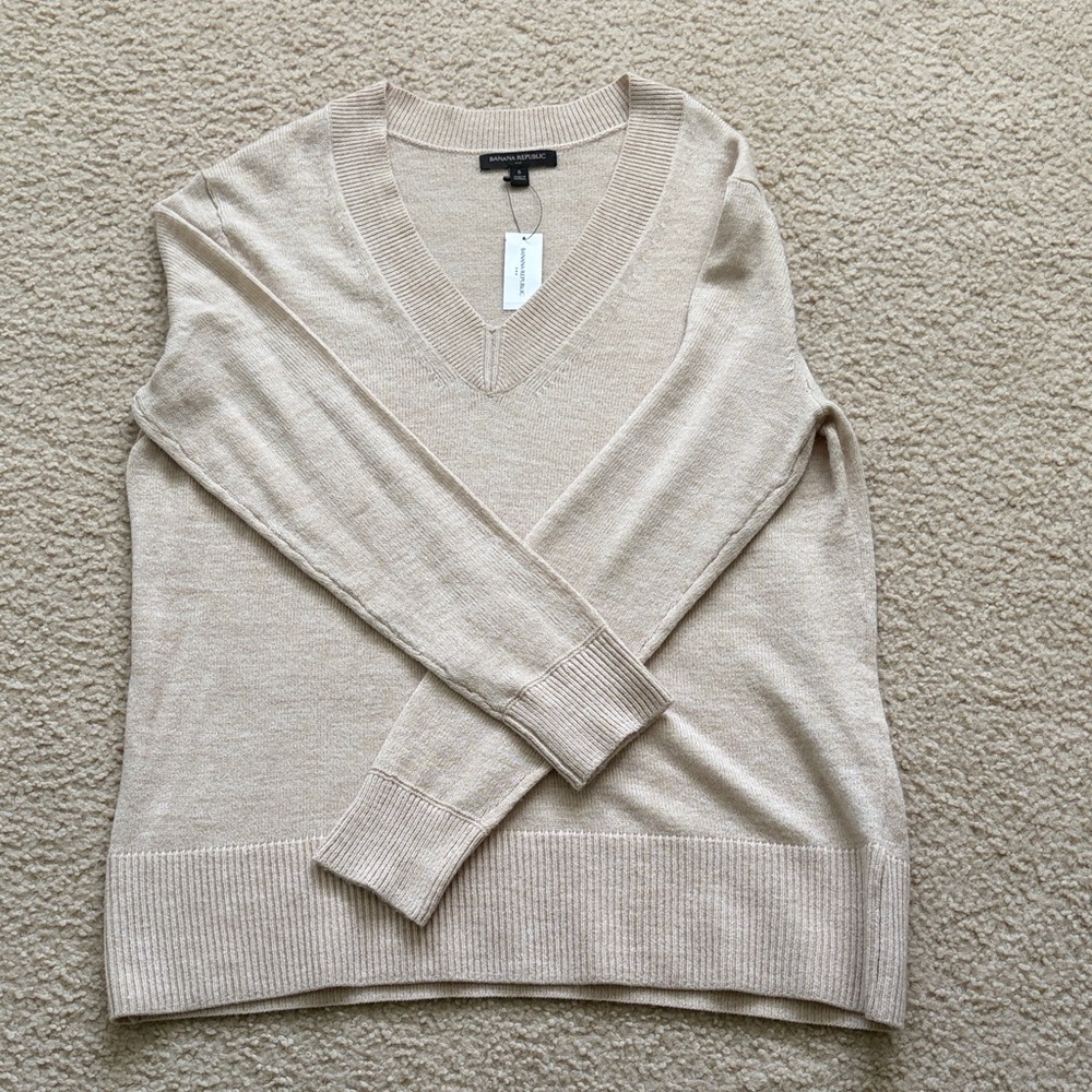 Banana Republic Beige V-Neck Sweater